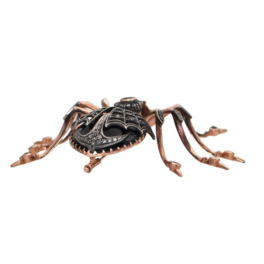 Broche de araña de latón