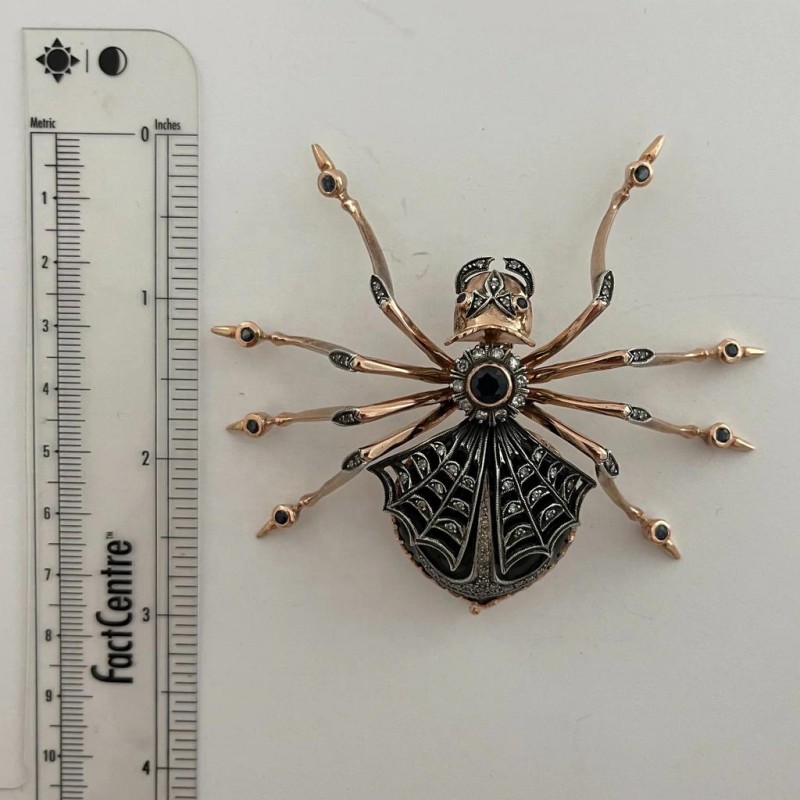 Broche de araña de latón